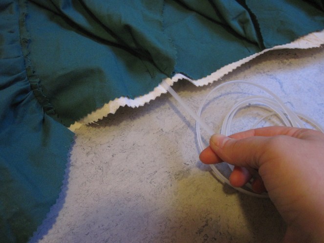 14 sett i spilene. gjør likt med sidestykke nummer to. sy linning med lukning