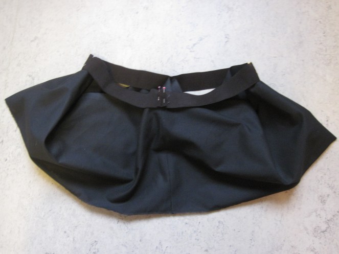 4. elastikk på skjørt