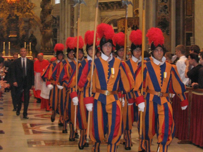 Group_of_swiss_guards_inside_saint_peter_dome.jpg